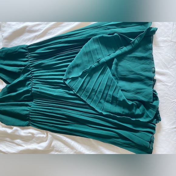 Emerald green high waisted accordion skirt dress - Picture 2 of 4